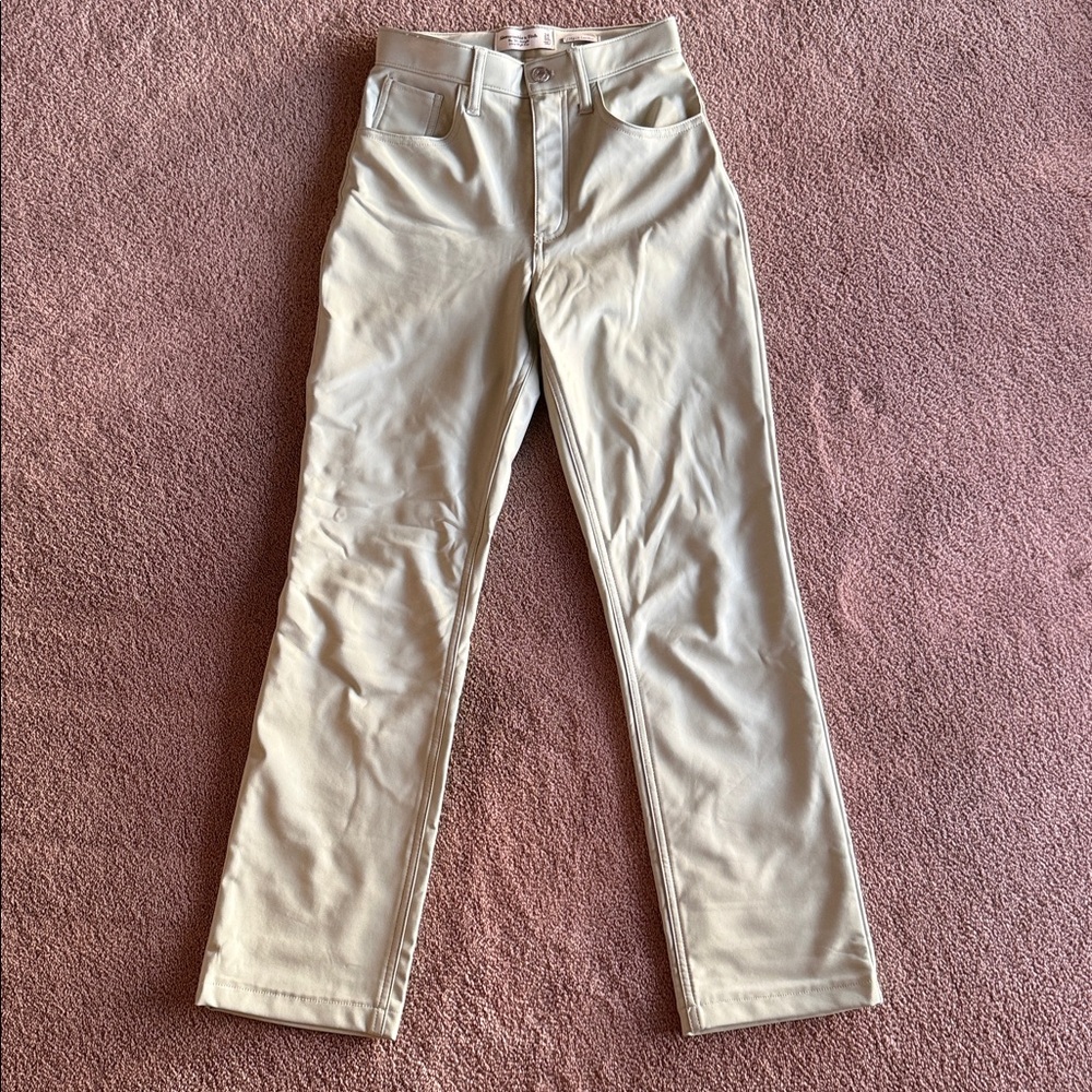 Abercrombie & Fitch Vegan Leather 90s Straight Pant. Size 24S.